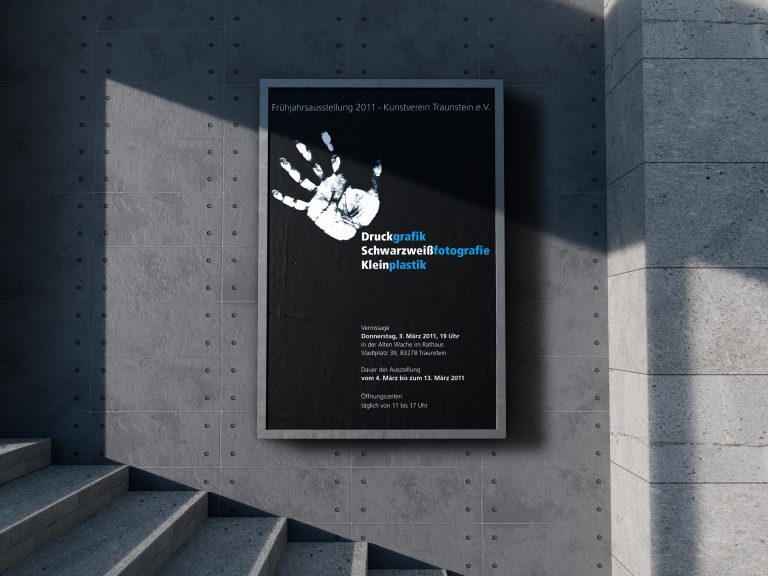 Plakat für die Frühjahrsausstellung des Kunstvereins Traunstein e.V. mit Handabdruck-Motiv.